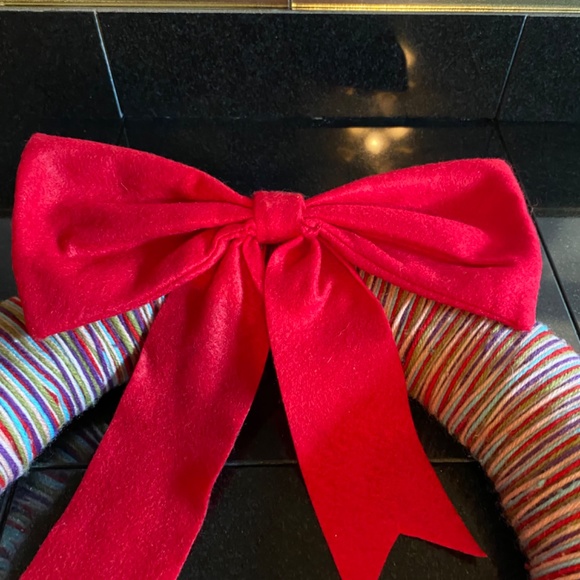 Christmas Yarn Wreath - Picture 3 of 11